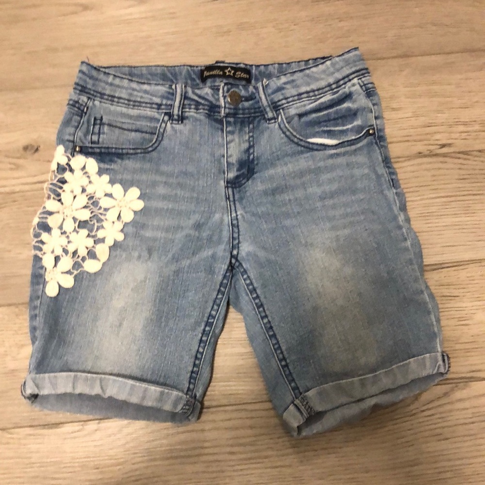 Cute embroidered flower shorts